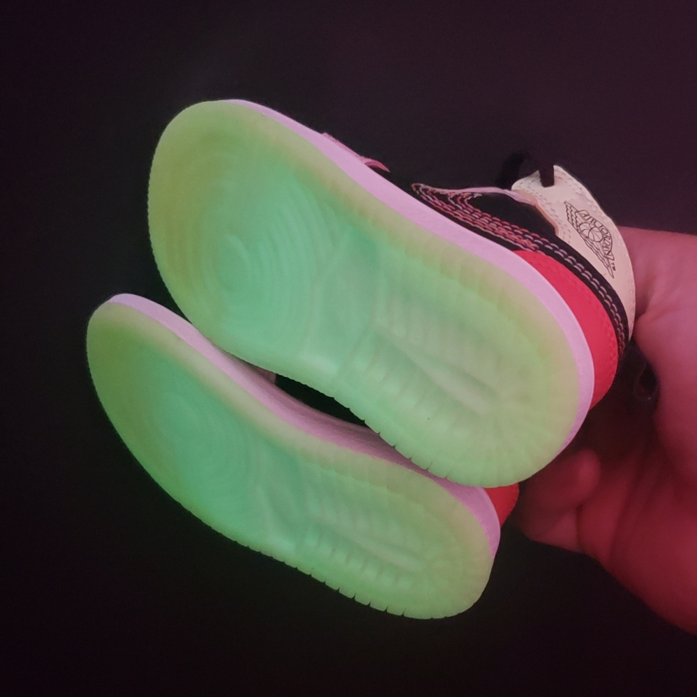 Air Jordan 1 Mid Glow In The Dark - Picture 7 of 8